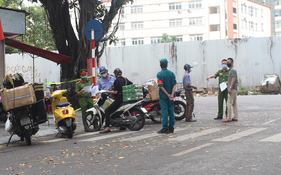 Quận Hai Bà Trưng: Đã xử phạt gần 4.200 trường hợp vi phạm về giãn cách xã hội - Ảnh 2