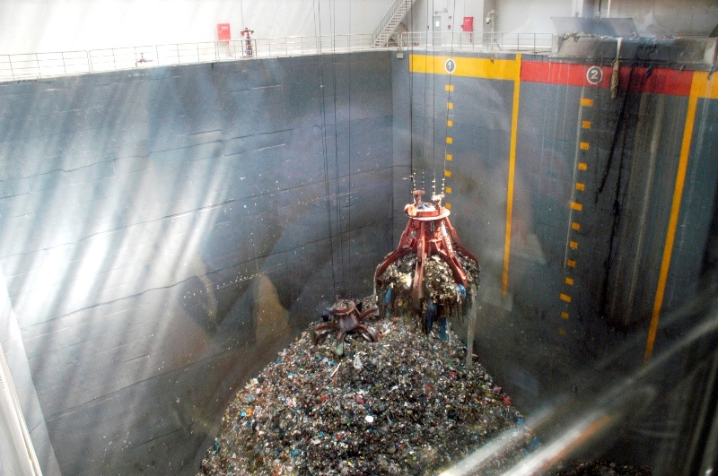 Cần Thơ: Hàng nghìn tấn tro bay của nhà máy rác để lộ thiên chờ xử lý - Ảnh 2