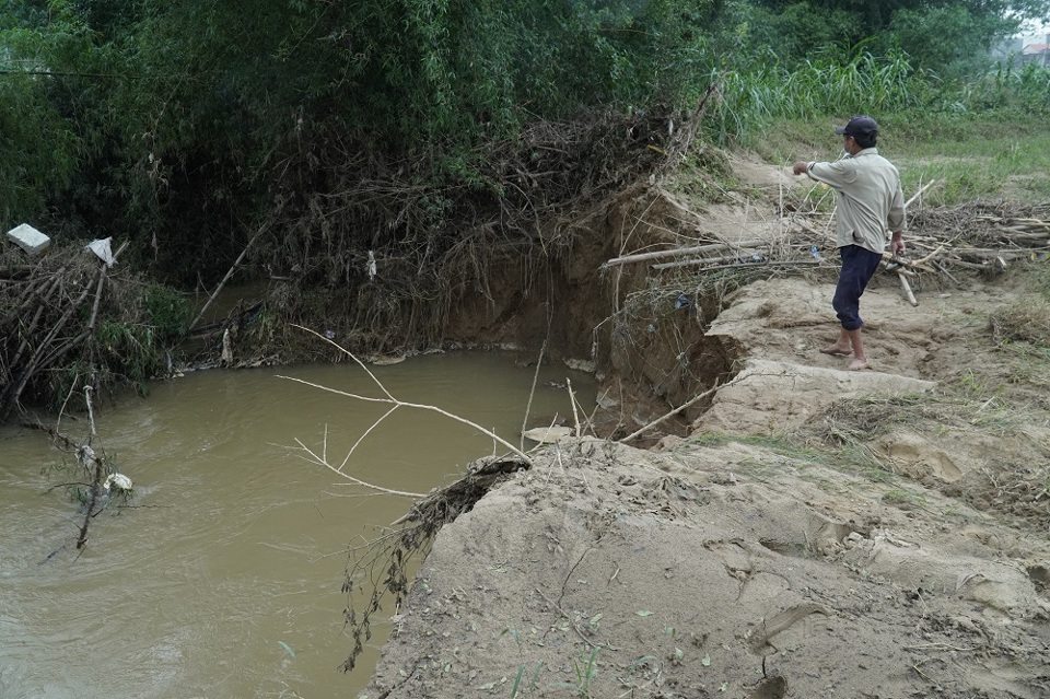 Quảng Ngãi: Giao thông, thủy lợi bị thiệt hại nặng nề do mưa lũ - Ảnh 3