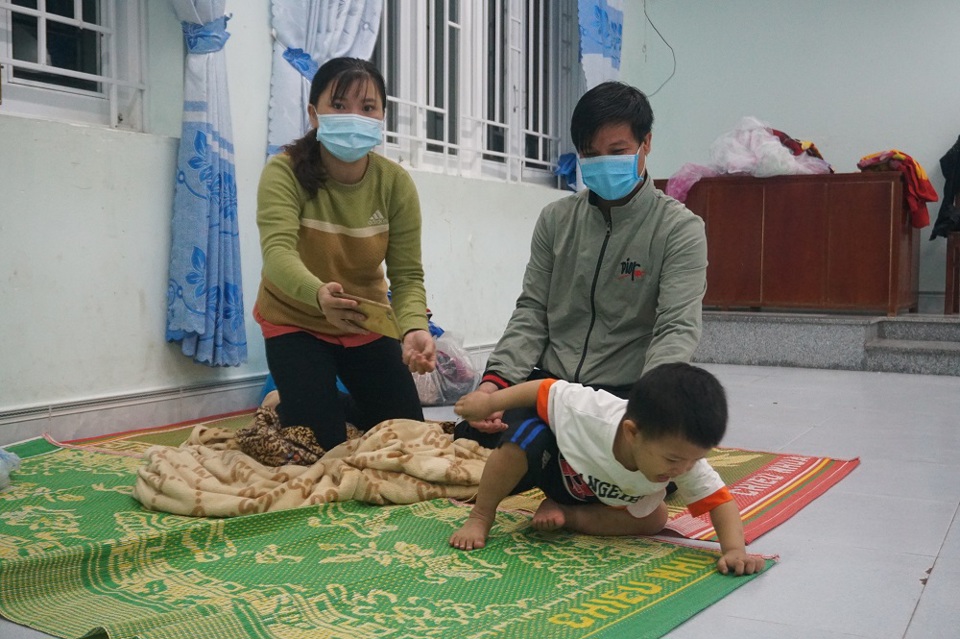 Thai phụ "dọa" sinh non trên đường về quê bằng xe máy được giúp đỡ ở Quảng Ngãi - Ảnh 5