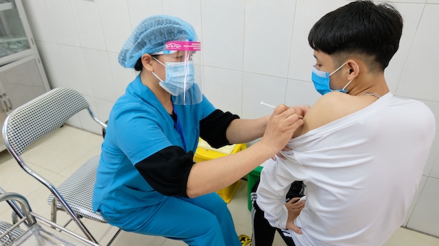 Huyện Sóc Sơn tổ chức tiêm vaccine phòng Covid-19 cho trẻ từ 15 đến 17 tuổi - Ảnh 2