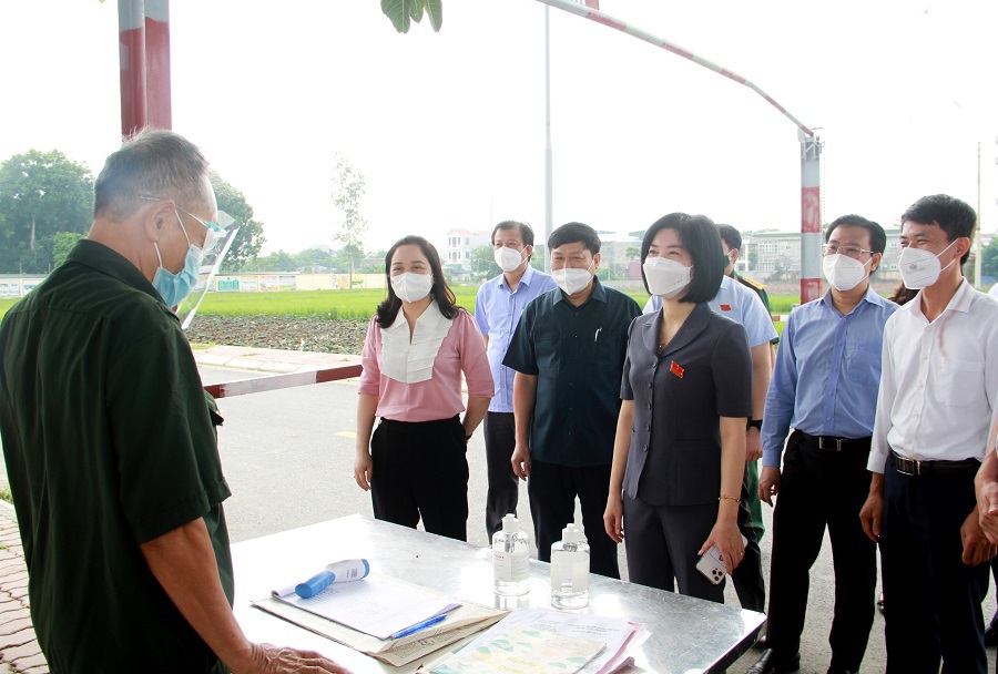 Có tình trạng chính quyền không chủ động hỗ trợ người dân tiếp cận chính sách trong phòng chống dịch - Ảnh 1