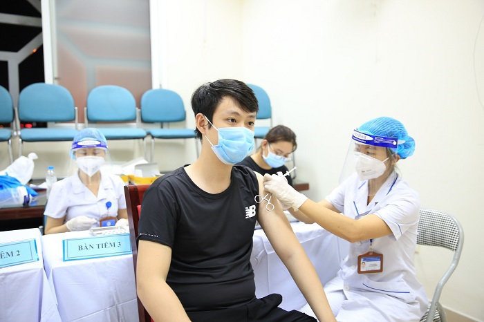 Hà Nội qua một tuần xét nghiệm và tiêm vaccine: Cơ sở quan trọng để dần nới lỏng giãn cách - Ảnh 1