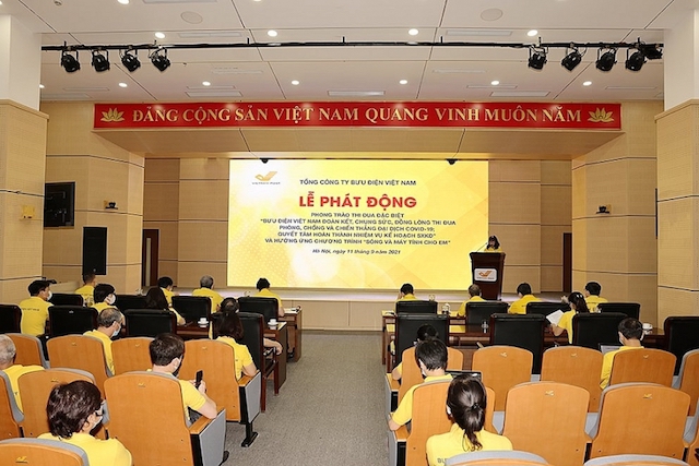 Bưu điện Việt Nam ủng hộ 10.000 thiết bị thông minh cho chương trình “Sóng và máy tính cho em” - Ảnh 1