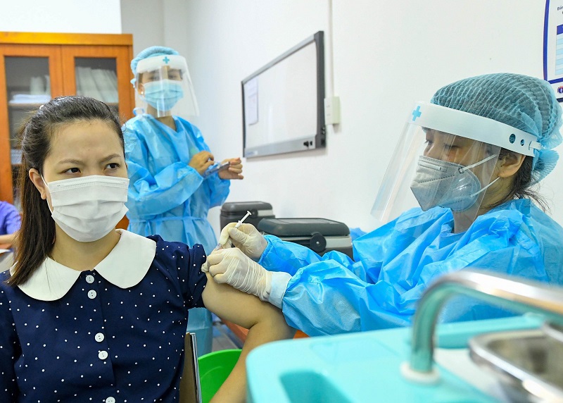 [Ảnh] Tiêm vaccine phòng Covid-19 cho phụ nữ mang thai tại Hà Nội - Ảnh 9
