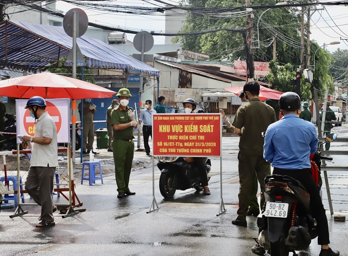 TP Hồ Chí Minh: Người dân chấp hành nghiêm túc lệnh cấm ra đường - Ảnh 4