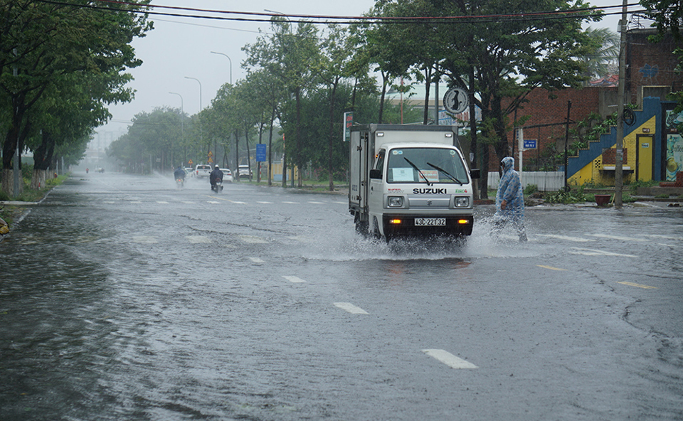 Đà Nẵng: Số ca F0 giảm, tập trung phòng chống dịch trong thời điểm mưa bão - Ảnh 1