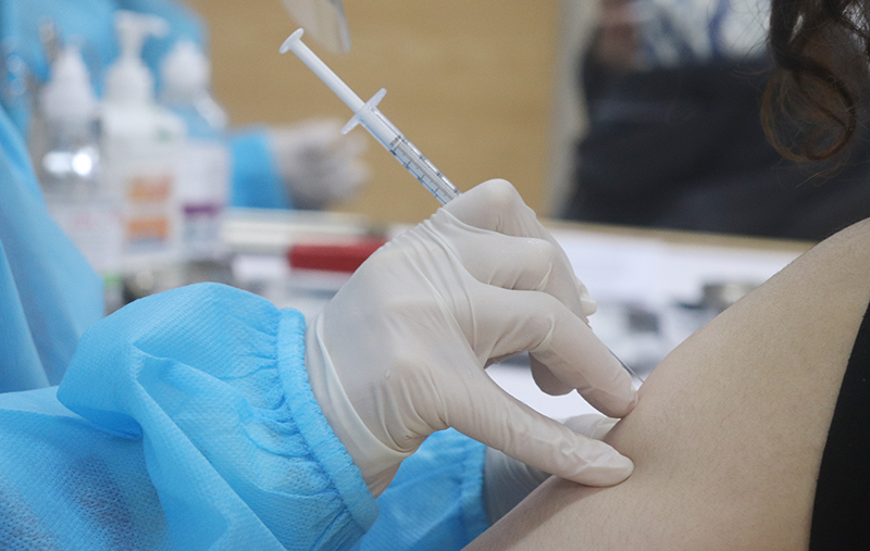 Bộ Y tế: Khẩn trương cử chuyên gia hỗ trợ Thanh Hóa sự cố sau tiêm chủng vaccine - Ảnh 1