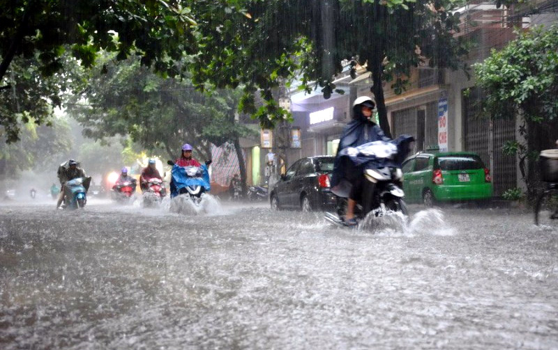 Thời tiết hôm nay 27/8: Các tỉnh Bắc Bộ và Hà Nội mưa lớn, cảnh báo ngập úng cục bộ - Ảnh 1