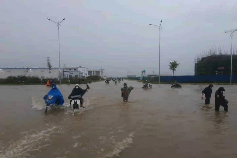 Hải Phòng: Mưa lớn khiến nhiều tuyến đường ngập lụt - Ảnh 2
