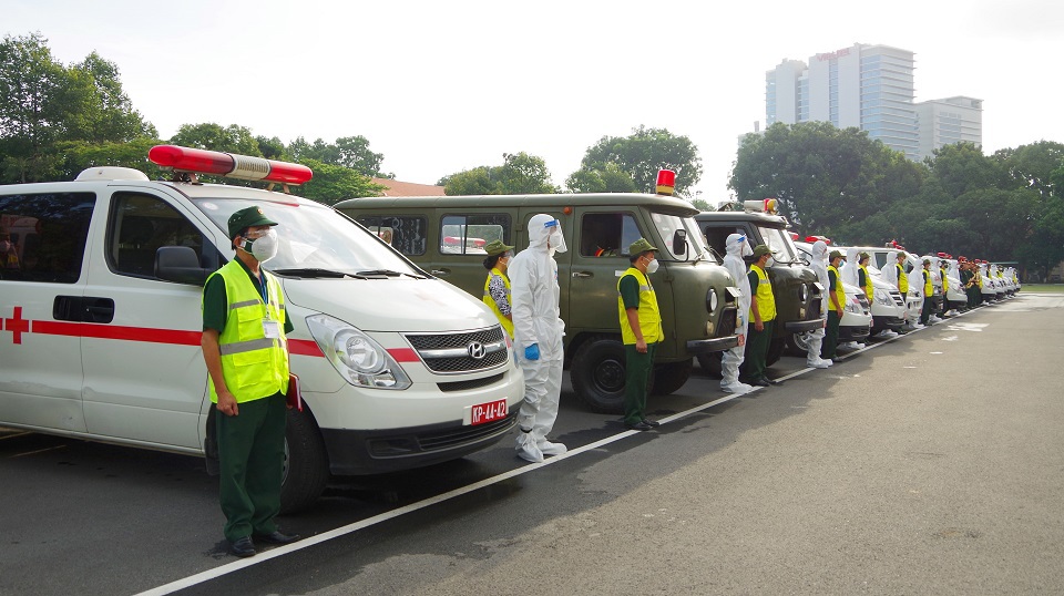 Bộ Quốc phòng bàn giao xe cứu thương cho TP Hồ Chí Minh - Ảnh 3