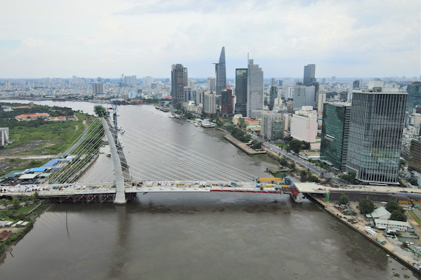 TP Hồ Chí Minh: Cầu Thủ Thiêm 2 chính thức hợp long, nối nhịp hai bờ quận 1 và TP Thủ Đức - Ảnh 1
