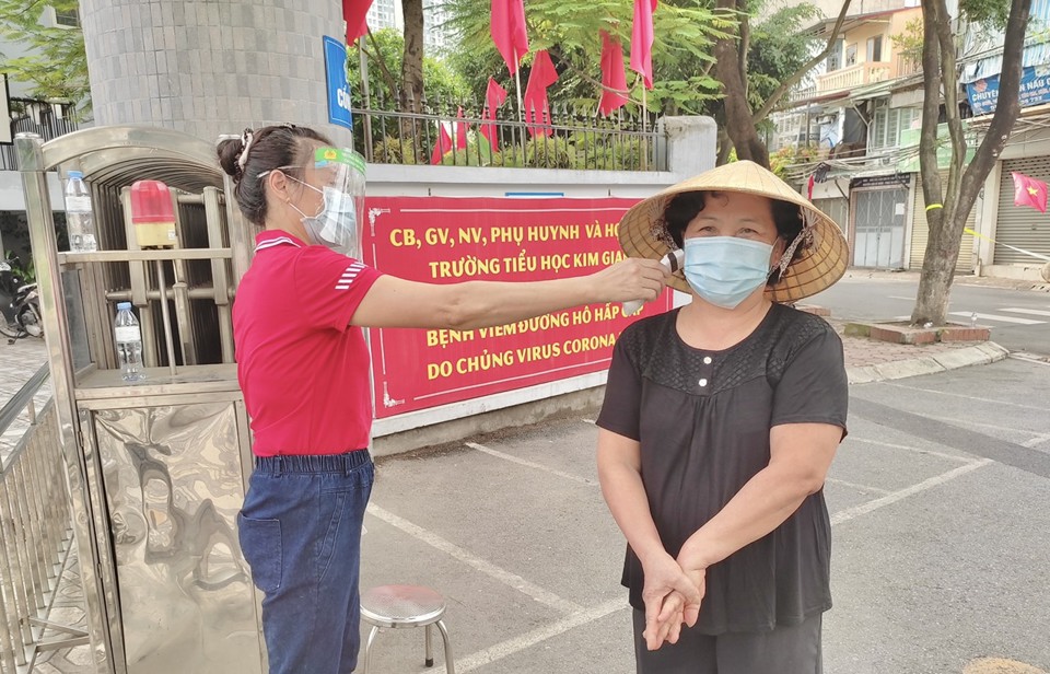 Chùm ảnh: Quận Thanh Xuân đẩy nhanh chiến dịch tiêm chủng vaccine phòng Covid-19 quy mô lớn - Ảnh 2
