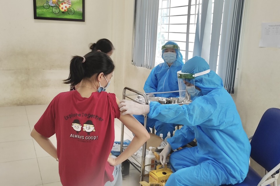 Chùm ảnh: Quận Thanh Xuân đẩy nhanh chiến dịch tiêm chủng vaccine phòng Covid-19 quy mô lớn - Ảnh 6