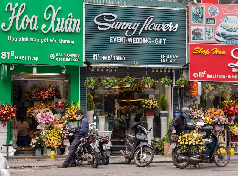 [Ảnh] Hà Nội: Giá hoa tăng cao, tiệm bán hoa vắng vẻ trước ngày Nhà giáo Việt Nam 20/11 - Ảnh 10