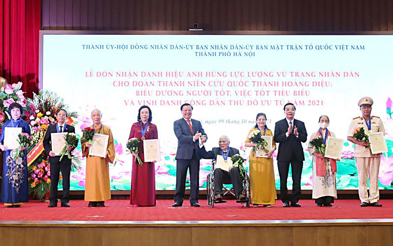 Hà Nội: Trao danh hiệu "Công dân Thủ đô ưu tú" cho 9 cá nhân, danh hiệu "Người tốt, việc tốt" cho 649 cá nhân - Ảnh 2