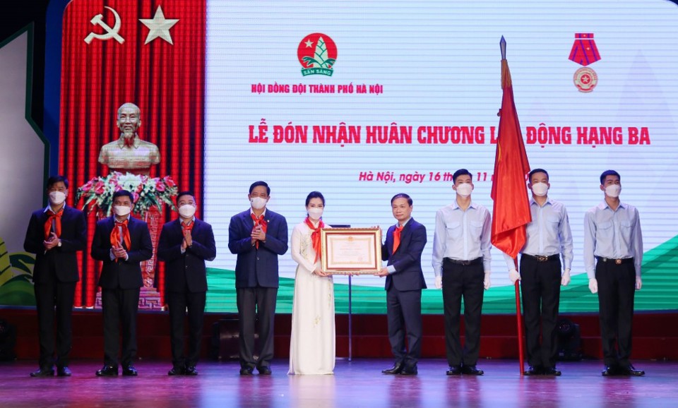 Hội đồng Đội TP Hà Nội đón nhận Huân chương Lao động hạng Ba - Ảnh 1