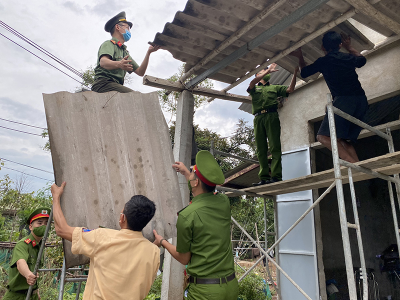 Thừa Thiên Huế: 37 người đi rừng mất liên lạc - Ảnh 1