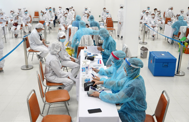 [Ảnh] Tiêm vaccine Covid-19 cho người lao động trong khu công nghiệp ở Hà Nội - Ảnh 1