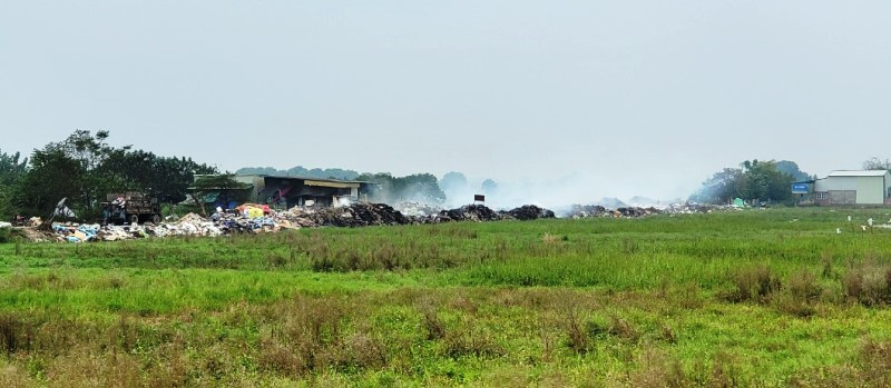 Tại huyện Thạch Thất: Loay hoay xử lý rác thải làng nghề - Ảnh 1