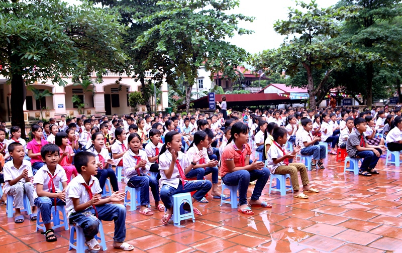 Mang yêu thương đến với học sinh trường Tiểu học Yên Bài A - Ảnh 8