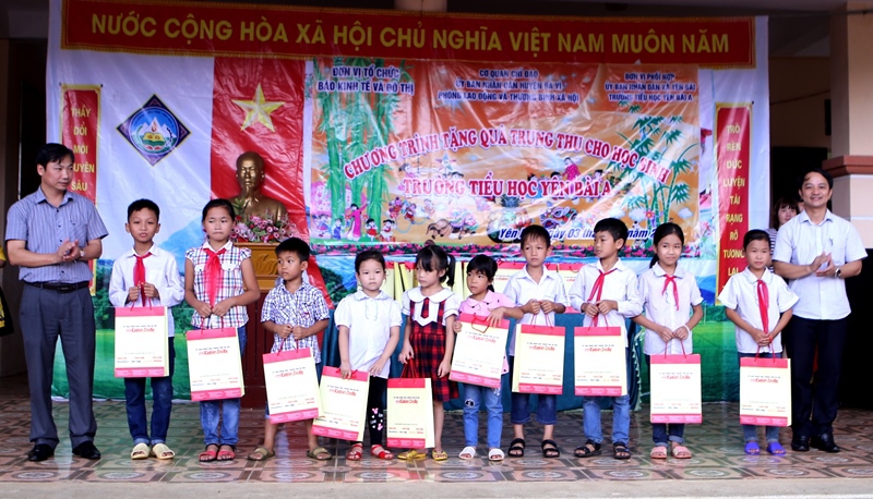 Mang yêu thương đến với học sinh trường Tiểu học Yên Bài A - Ảnh 5