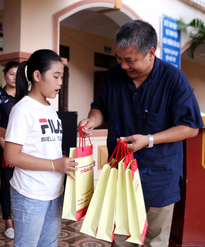 Mang yêu thương đến với học sinh trường Tiểu học Yên Bài A - Ảnh 6