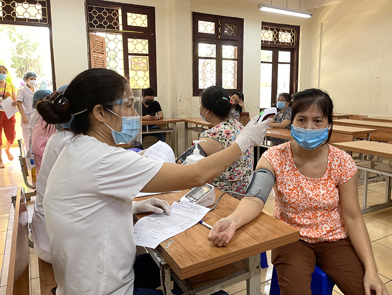Quận Ba Đình: Tăng tốc xét nghiệm, tiêm chủng vaccine Covid-19 tại khu vực có nguy cơ cao - Ảnh 5