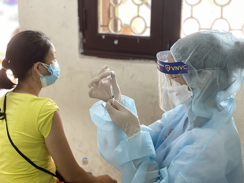 Quận Ba Đình: Tăng tốc xét nghiệm, tiêm chủng vaccine Covid-19 tại khu vực có nguy cơ cao - Ảnh 6