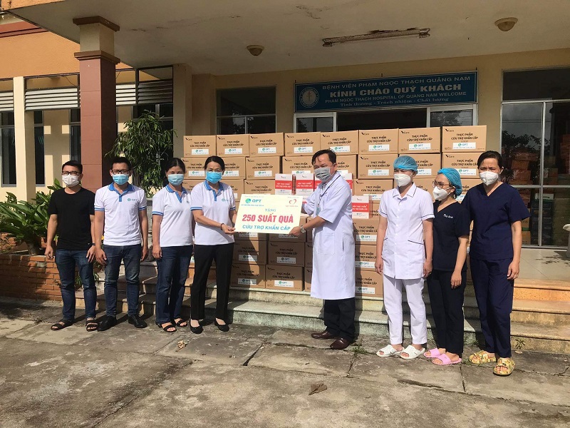 Tặng 1.000 hộp thực phẩm cứu trợ khẩn cấp cho người dân Quảng Ngãi và Quảng Nam - Ảnh 2
