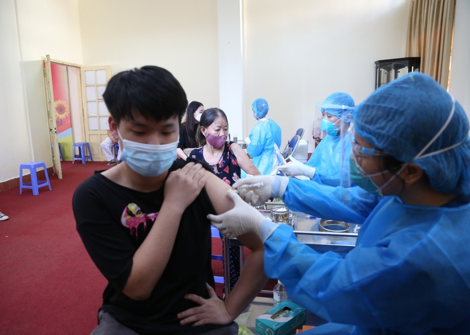Phường Nghĩa Đô cơ bản hoàn thành tiêm vaccine mũi 1 phòng Covid – 19 cho người dân - Ảnh 2