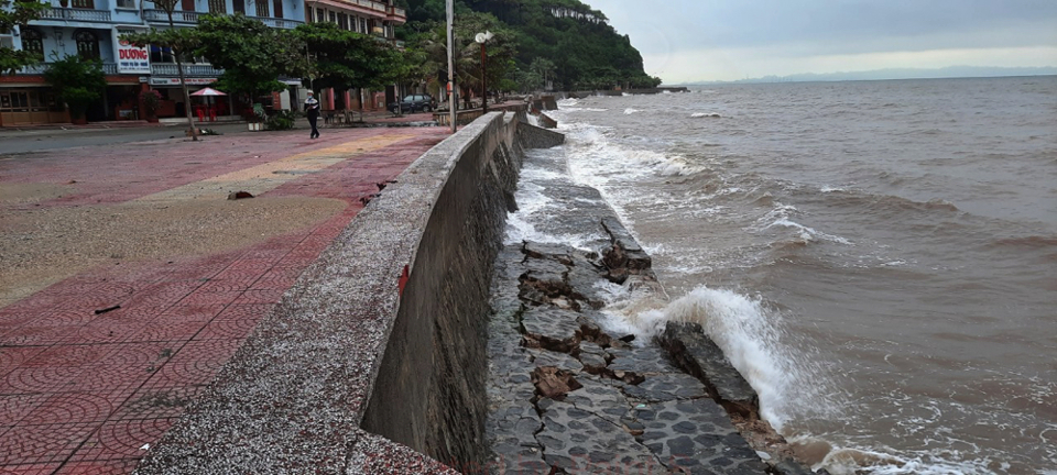 Hải Phòng: Khẩn trương tu bổ, sửa chữa kè biển hư hại ở Khu du lịch Đồ Sơn - Ảnh 1