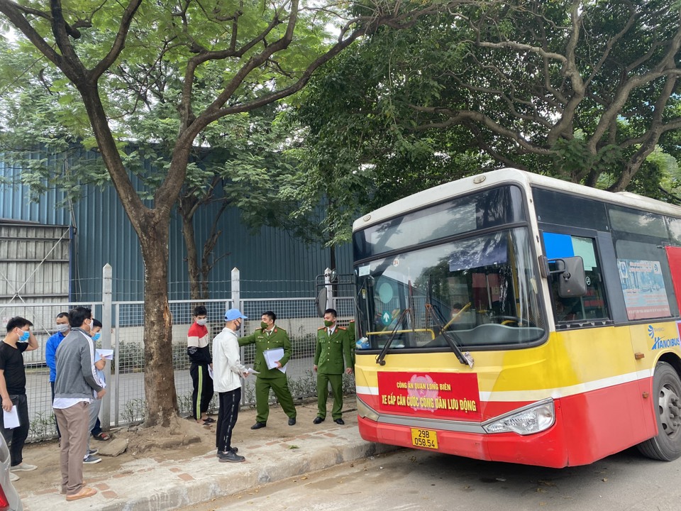 Hà Nội: Cấp căn cước công dân gắn chíp trên xe buýt lưu động - Ảnh 2