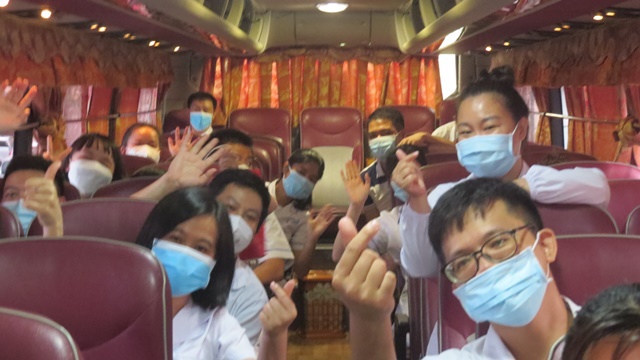 Huyện Phú Xuyên chia tay 200 y bác sĩ tỉnh Hòa Bình hỗ trợ xét nghiệm Covid-19 - Ảnh 5