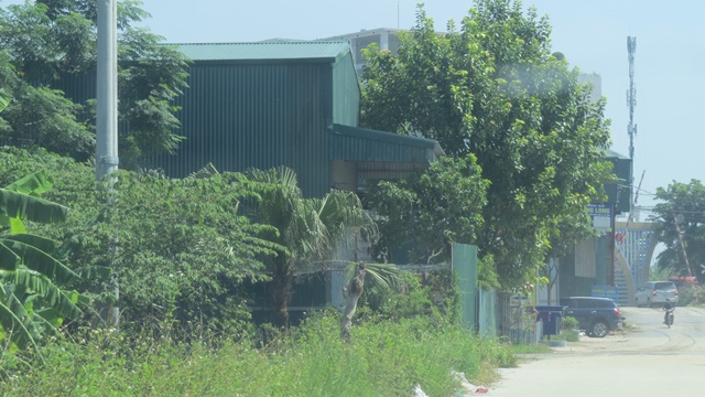 Thêm hàng loạt nhà xưởng “khủng” vi phạm trên đất nông nghiệp xã Văn Tự - Ảnh 7