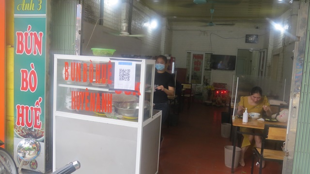 Người dân huyện Thường Tín vẫn còn e dè khi ăn sáng tại quán xá - Ảnh 2
