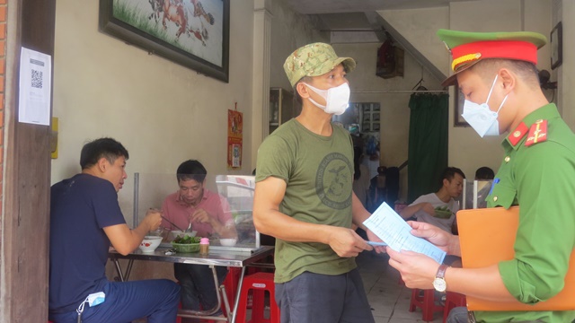 Người dân huyện Thường Tín vẫn còn e dè khi ăn sáng tại quán xá - Ảnh 4