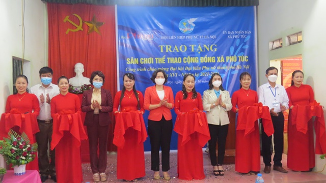 Hội Liên hiệp Phụ nữ TP Hà Nội khánh thành sân chơi cộng đồng tại xã Phú Túc - Ảnh 2
