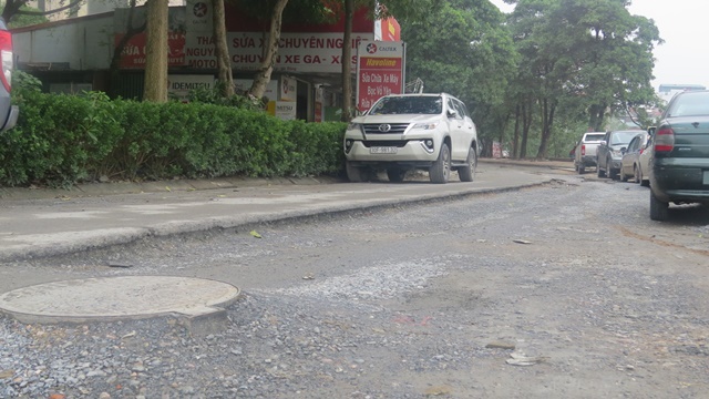 Nhà thầu “tắc trách” chậm hoàn trả mặt đường giao thông phường Phúc La - Ảnh 3