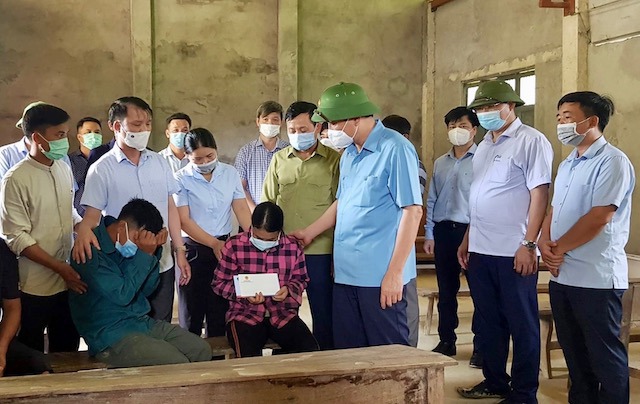 Thăm hỏi, động viên gia đình mất 3 người con do mưa lớn tại tỉnh Tuyên Quang - Ảnh 1