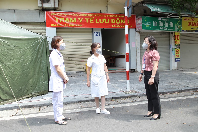 Sơ cứu kịp thời bệnh nhân tại Trạm y tế lưu động khu cách ly y tế liên quan chùm ca bệnh BV Việt Đức - Ảnh 2