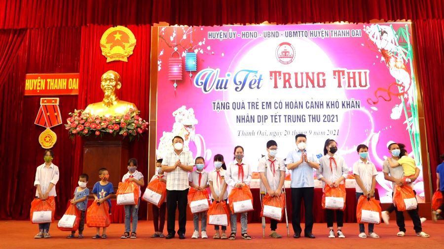 Huyện Thanh Oai: Nhiều hoạt động chăm lo, động viên thiếu nhi có hoàn cảnh khó khăn - Ảnh 3