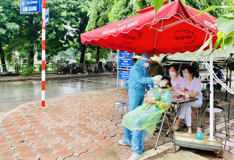 Quận Thanh Xuân: Cơ bản hoàn thành đợt xét nghiệm diện rộng và tiêm chủng vaccine phòng Covid-19 - Ảnh 2