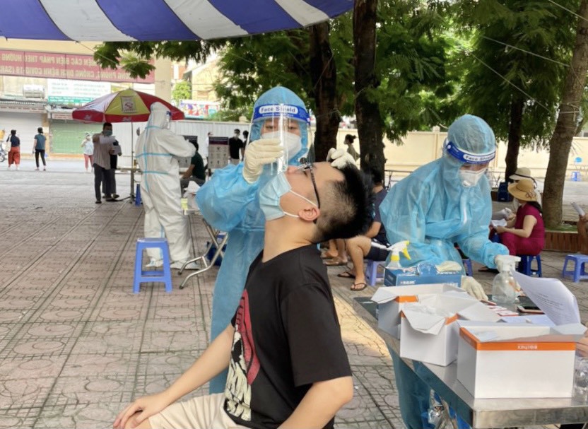 Quận Thanh Xuân: Cơ bản hoàn thành đợt xét nghiệm diện rộng và tiêm chủng vaccine phòng Covid-19 - Ảnh 1