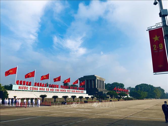 Lãnh đạo Đảng, Nhà nước vào Lăng viếng Chủ tịch Hồ Chí Minh - Ảnh 2