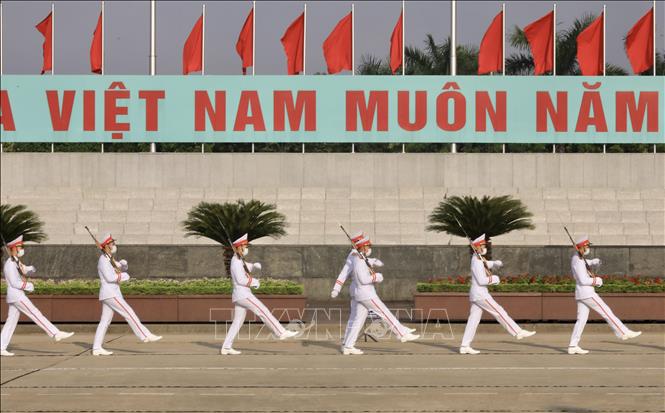 Lãnh đạo Đảng, Nhà nước vào Lăng viếng Chủ tịch Hồ Chí Minh - Ảnh 4