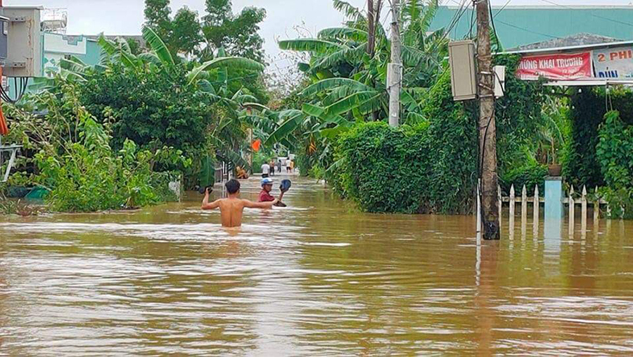Quảng Nam: Nước sông Vu Gia dâng nhanh, rốn lũ Đại Lộc ngập sâu - Ảnh 1