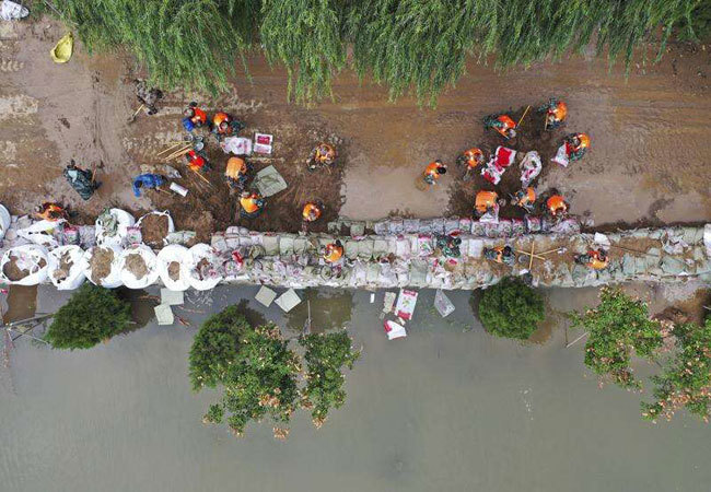 Lũ lụt kinh hoàng tại Trung Quốc: Ít nhất 29 người chết, hàng trăm ngàn người phải đi sơ tán - Ảnh 2