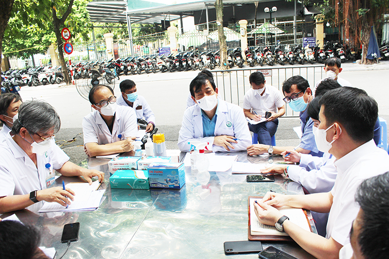 Bệnh viện Việt Đức phải xét nghiệm thật nhanh, phân vùng xanh- vàng- đỏ để chặn dịch - Ảnh 1