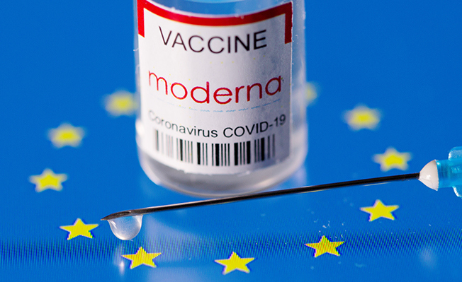 Đan Mạch, Thụy Điển dừng tiêm vaccine Moderna cho người trẻ tuổi - Ảnh 1